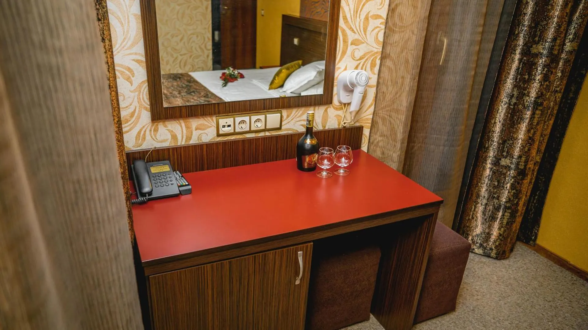 Eleganza Family Hotel - Free Parking Sofia