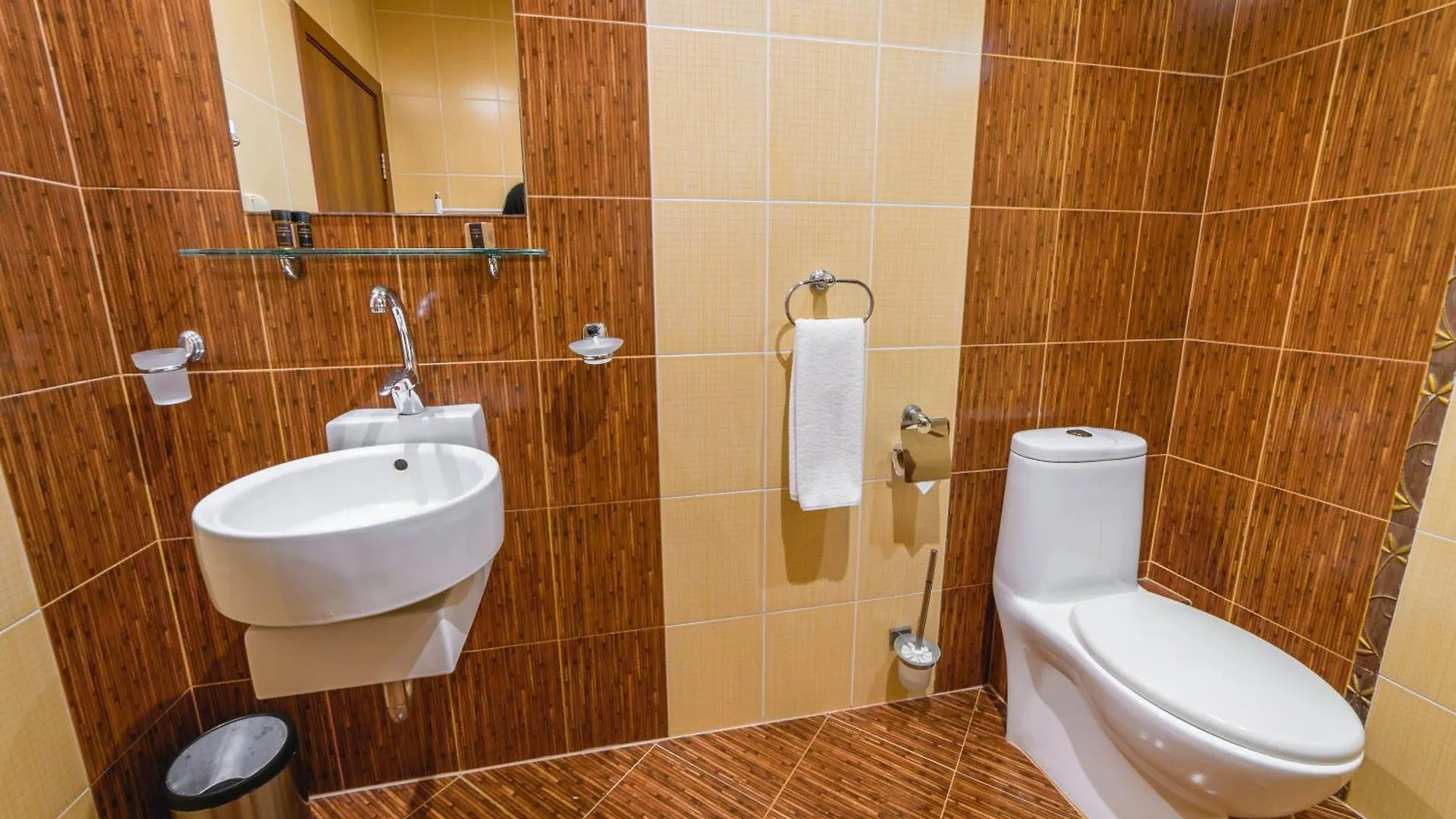 Eleganza Family Hotel - Free Parking Sofia 2*,