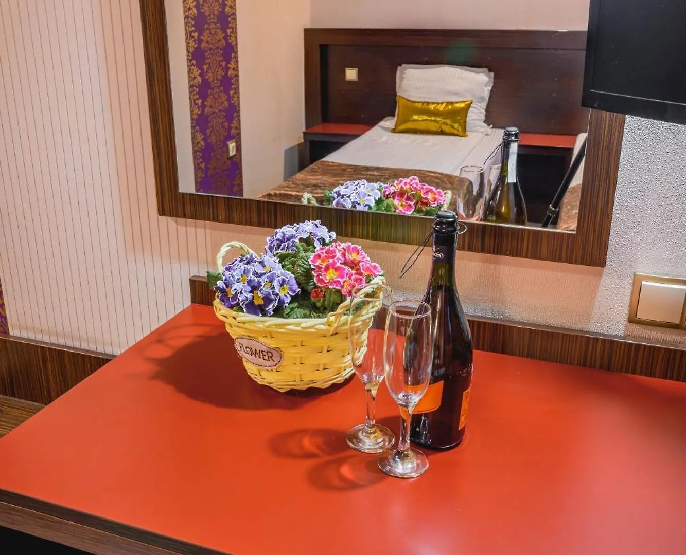 Eleganza Family Hotel - Free Parking Sofia 2*,