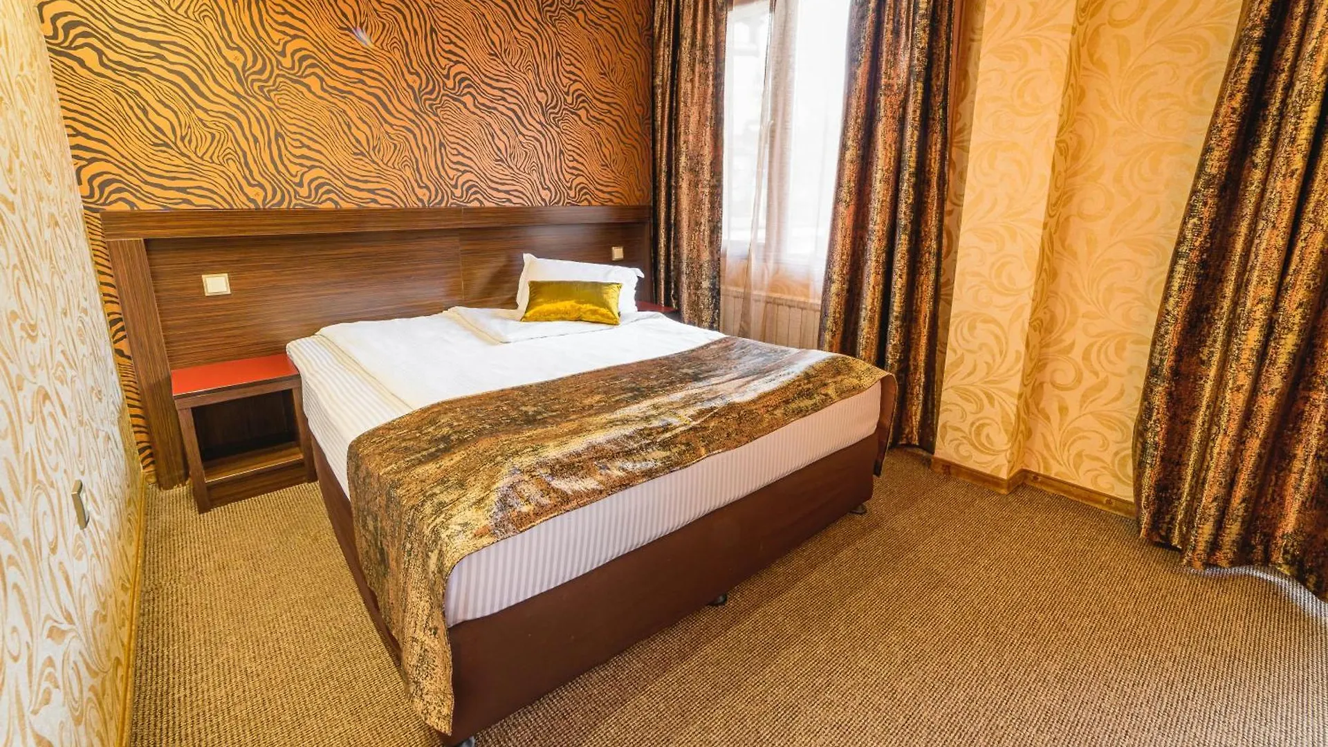 Eleganza Family Hotel - Free Parking Sofia
