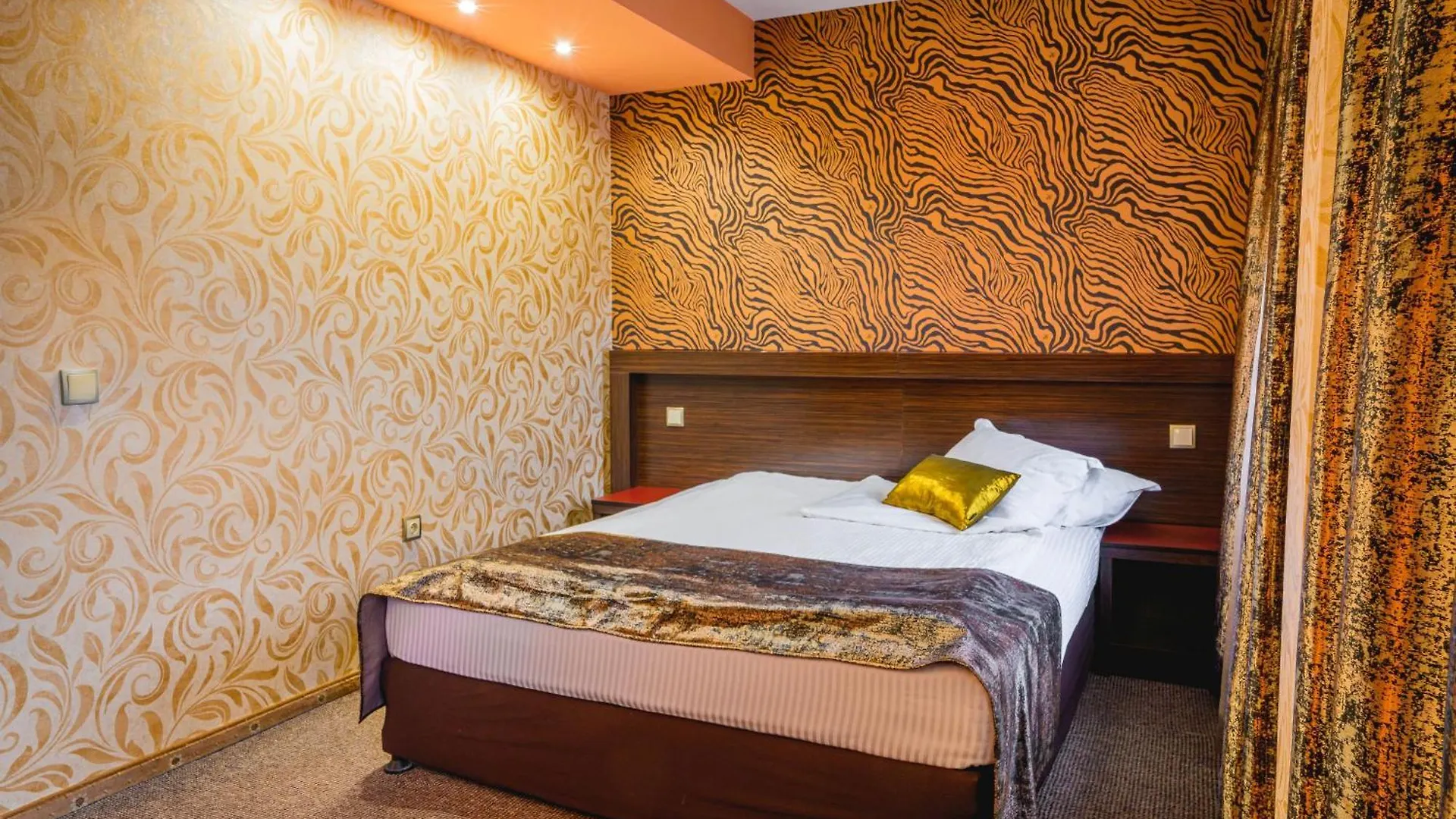 Eleganza Family Hotel - Free Parking Sofia